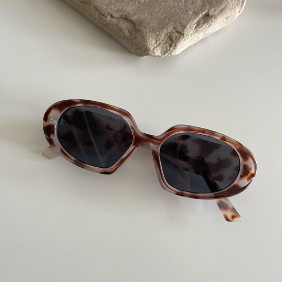 Retro Morden Tortoise Sunglasses - Picture 2 of 3